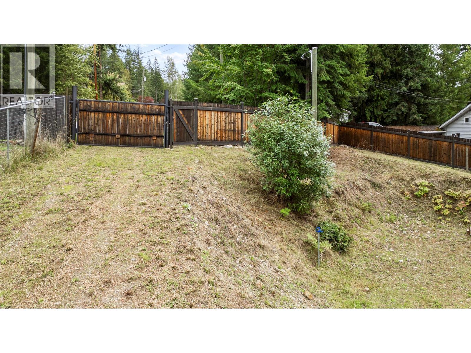7206 Fraser Crescent Property Photo 9
