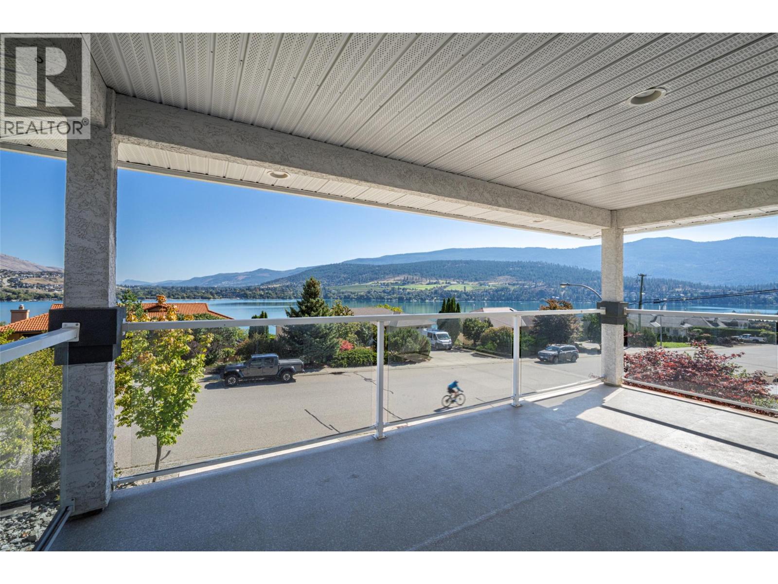 8210 Stoneridge Drive Property Photo 14