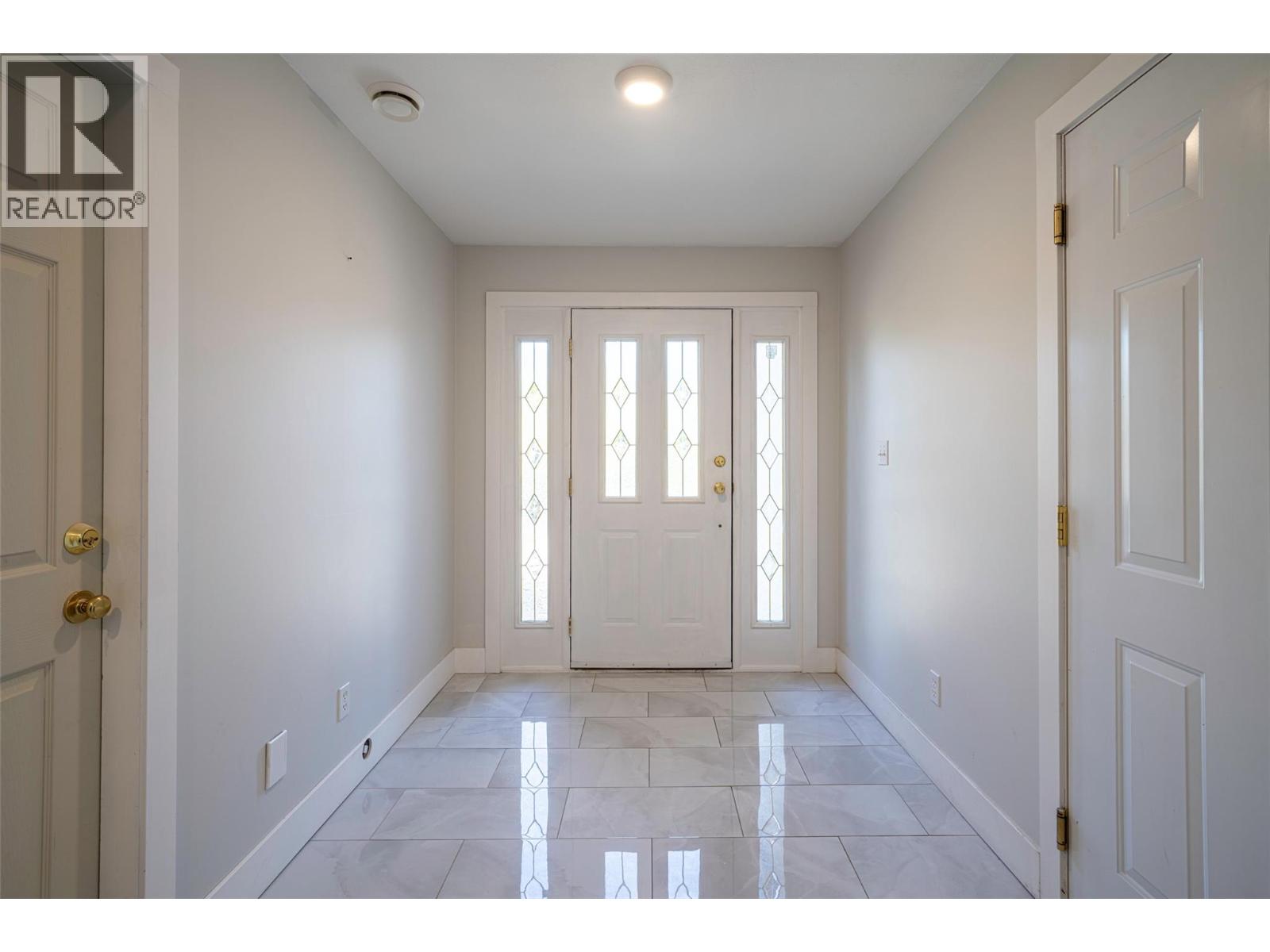 8210 Stoneridge Drive Property Photo 16
