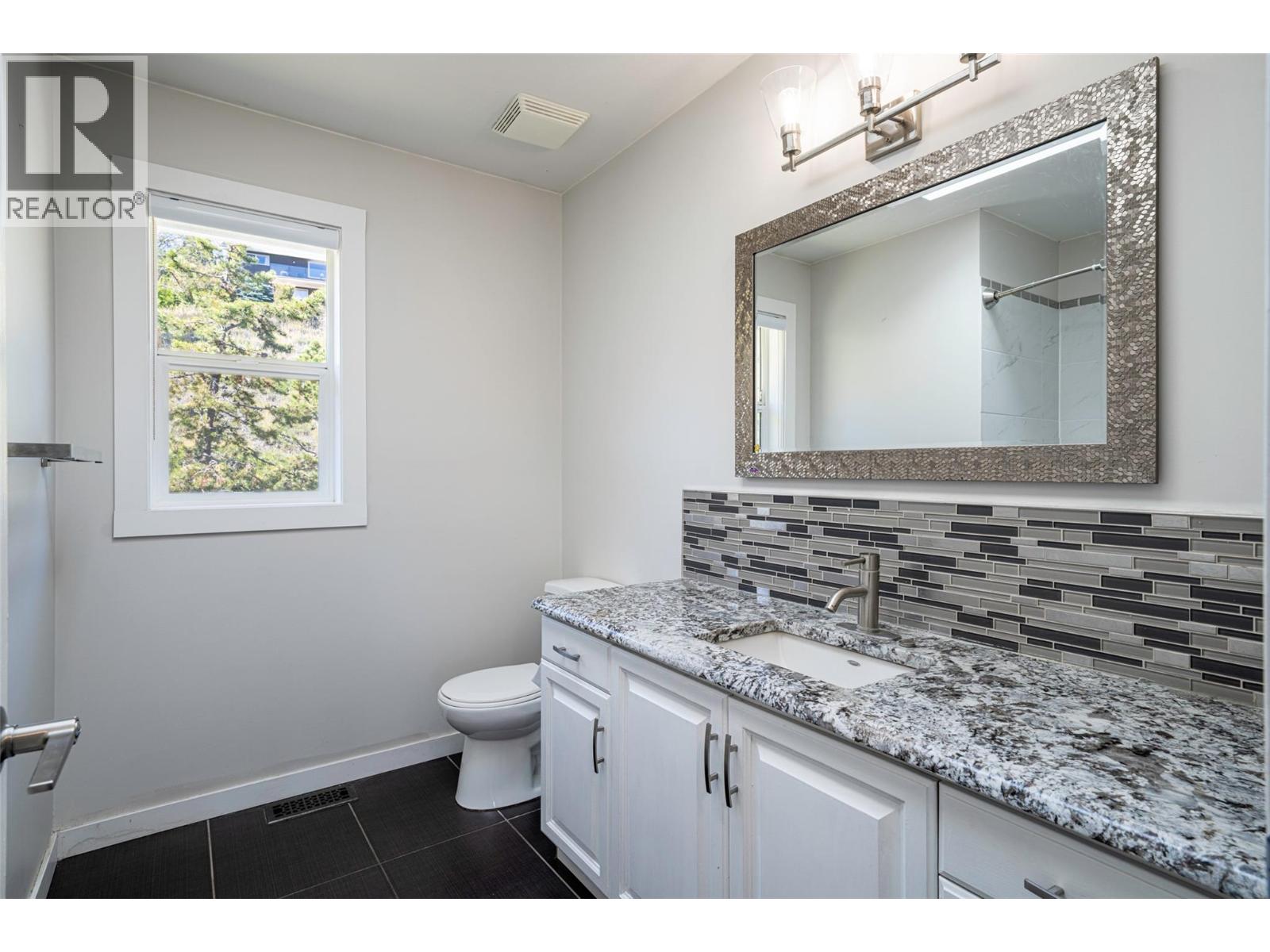 8210 Stoneridge Drive Property Photo 37