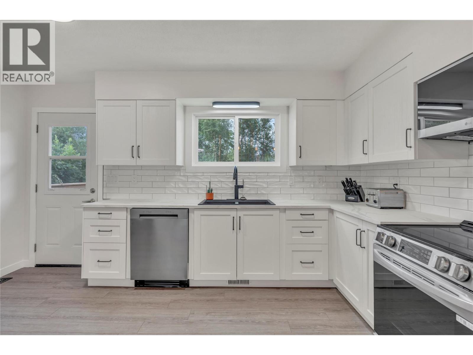 826 3rd Avenue Property Photo 13