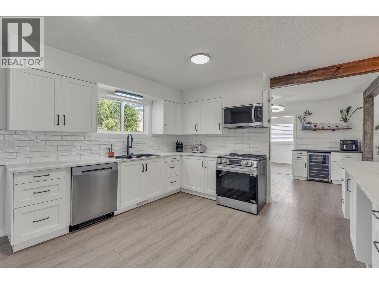 826 3rd Avenue Property Photo 14