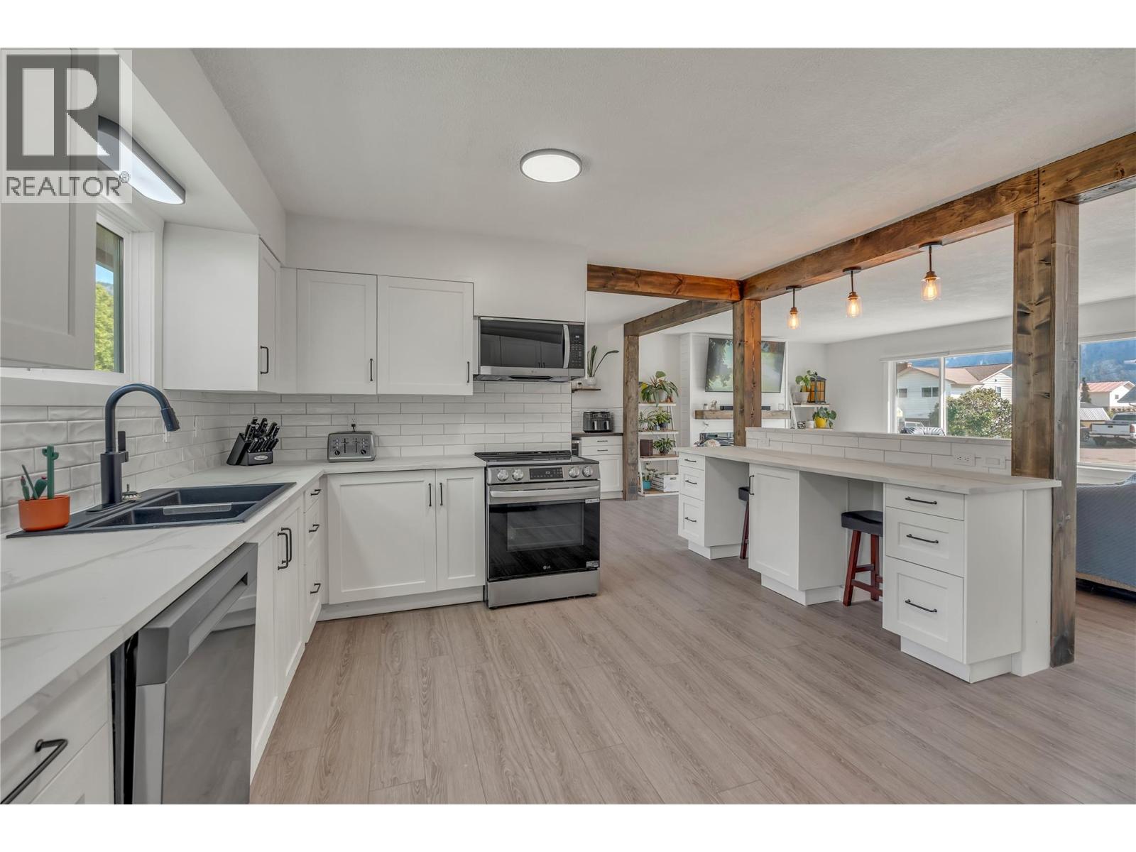 826 3rd Avenue Property Photo 15
