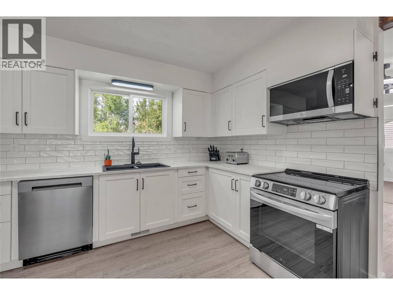 826 3rd Avenue Property Photo 17