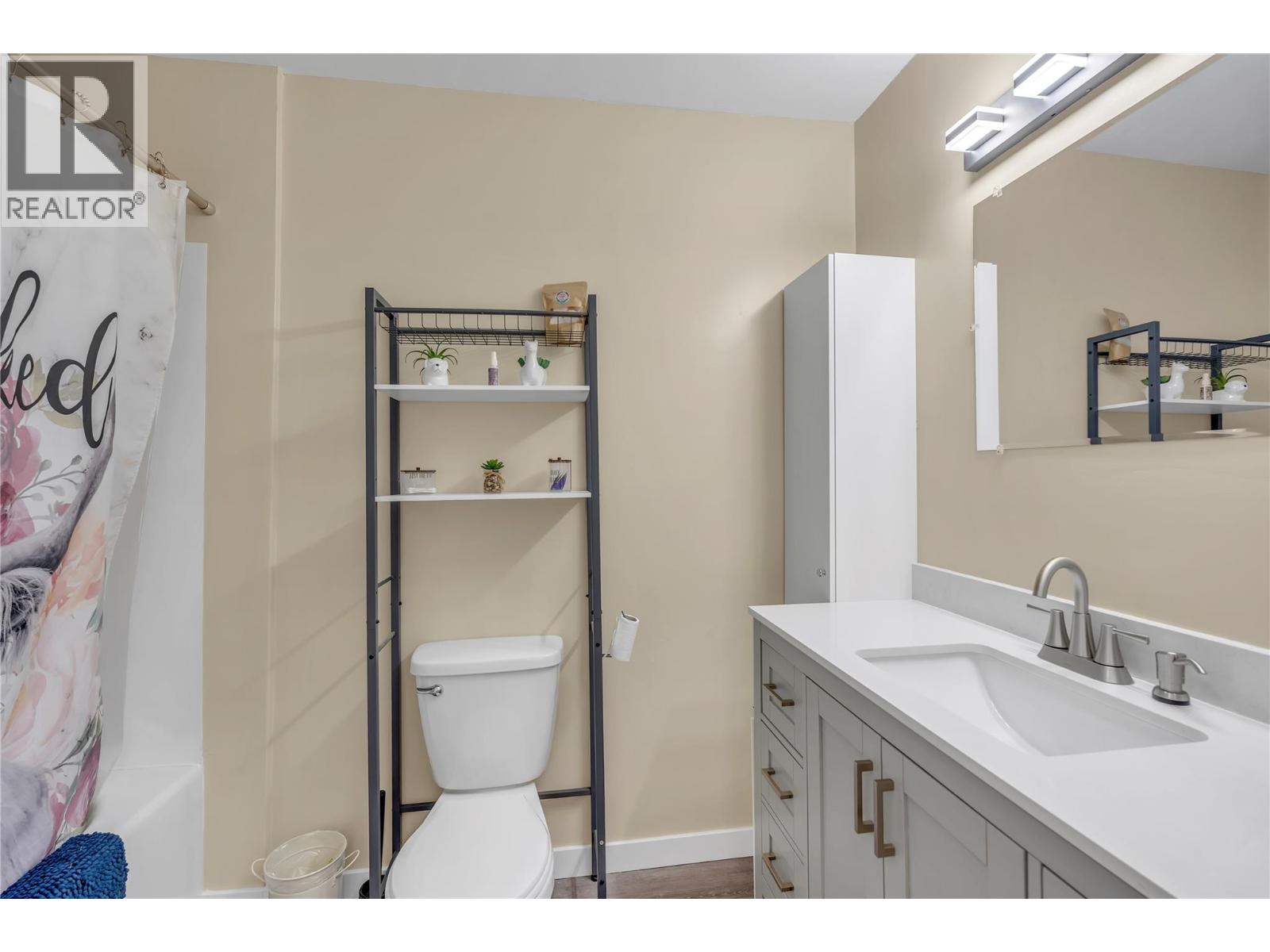 826 3rd Avenue Property Photo 20