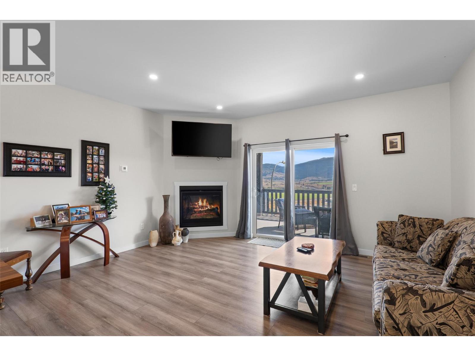 2743 Grandview Heights Property Photo 5
