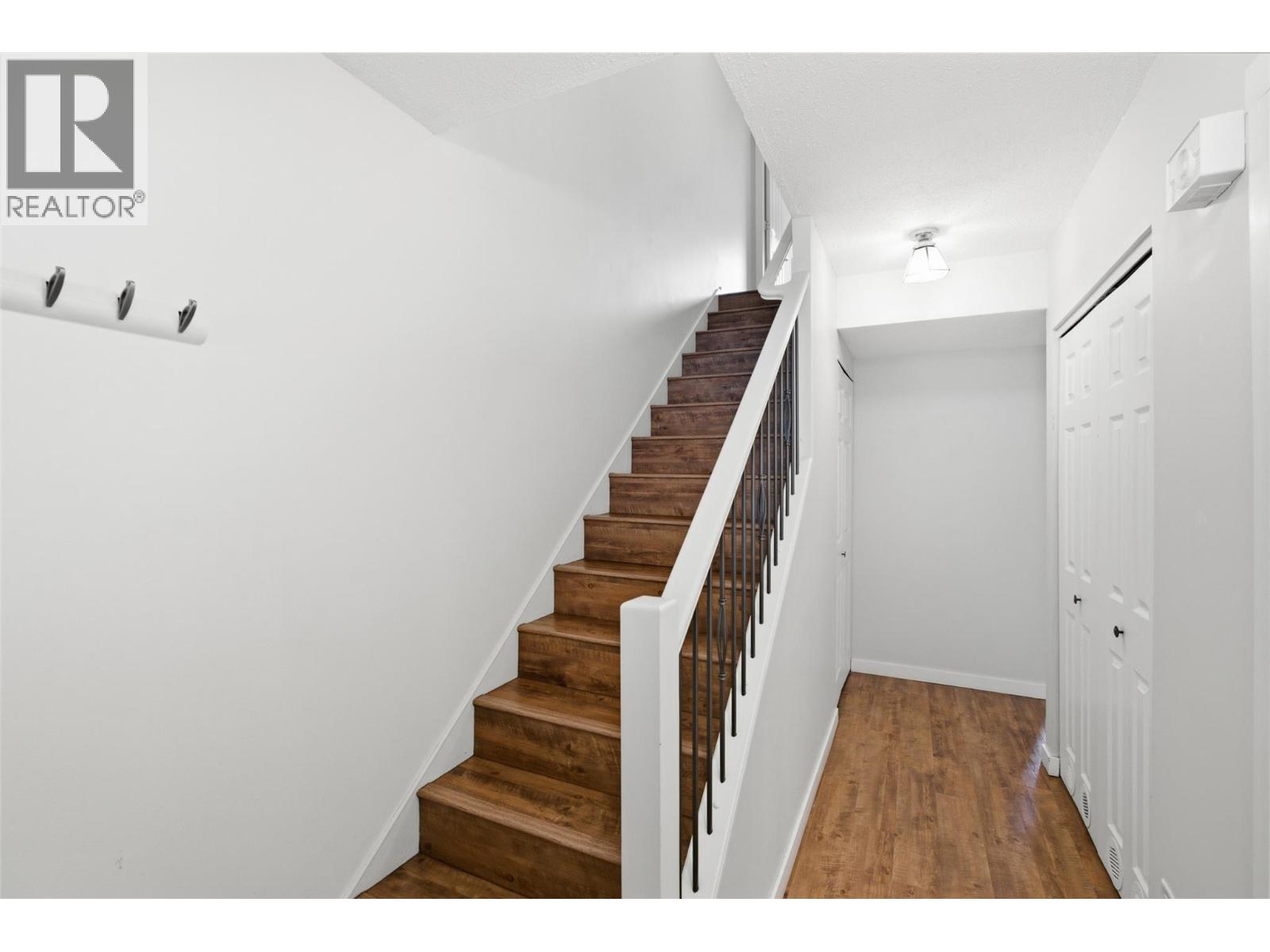 249 Kitchener Crescent Unit# 5 Property Photo 6