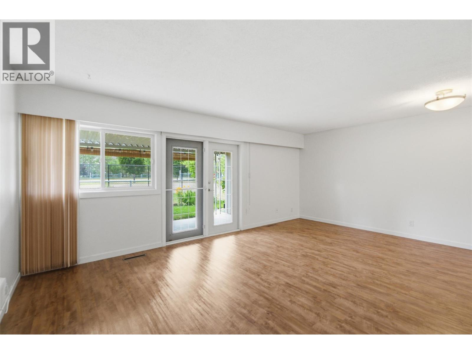 249 Kitchener Crescent Unit# 5 Property Photo 16