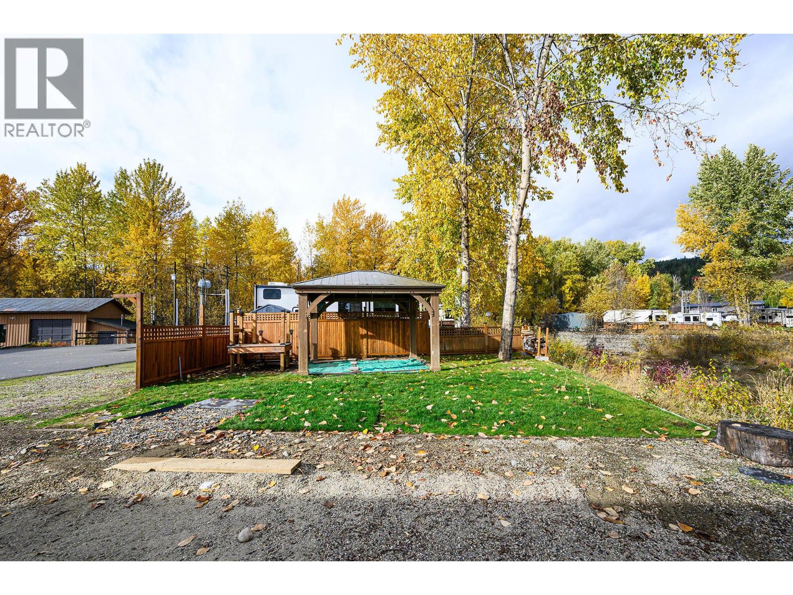 2 Clubhouse Lane Property Photo 6
