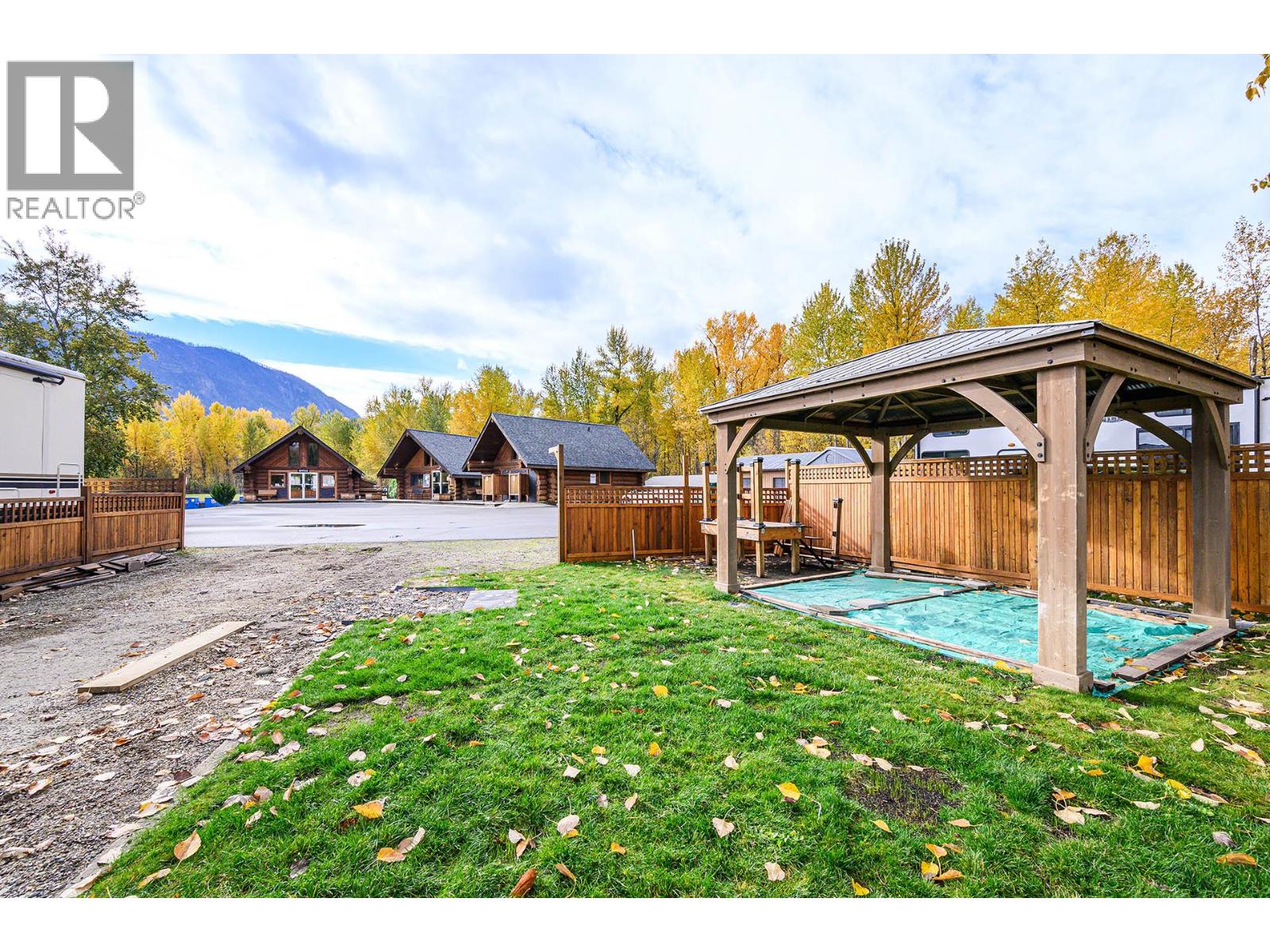 2 Clubhouse Lane Property Photo 8