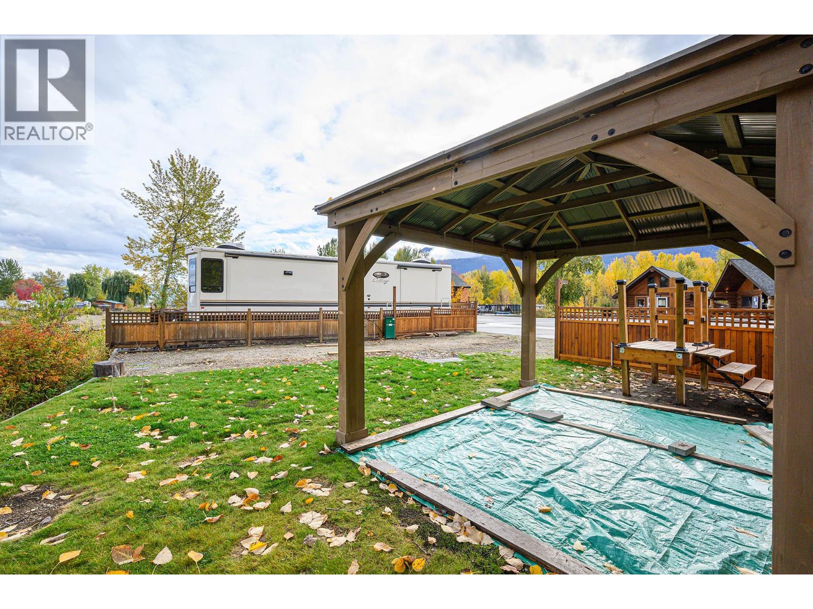 2 Clubhouse Lane Property Photo 9