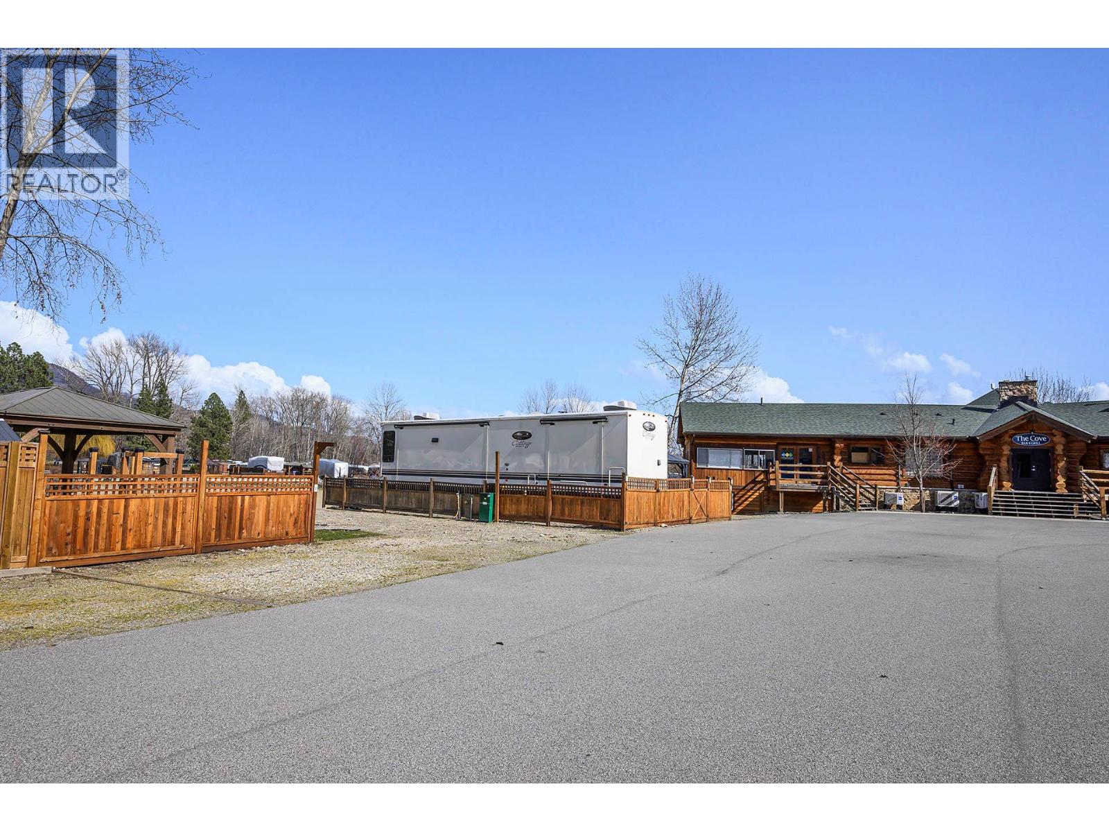 2 Clubhouse Lane Property Photo 17