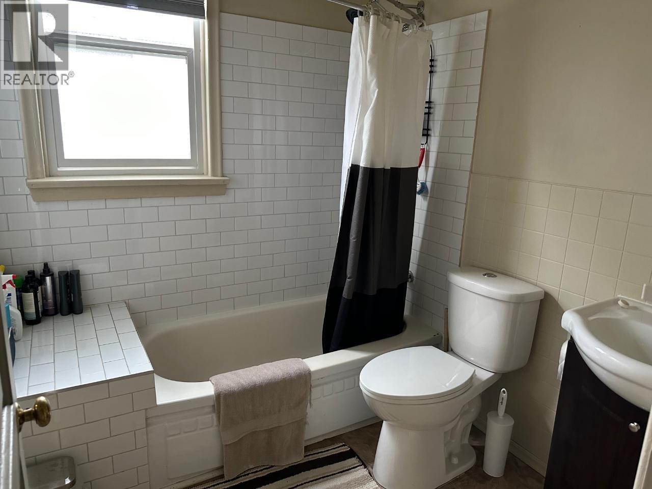 411 Latimer Street Property Photo 9