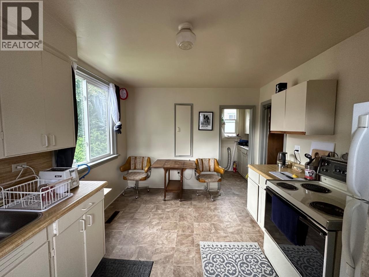 411 Latimer Street Property Photo 10