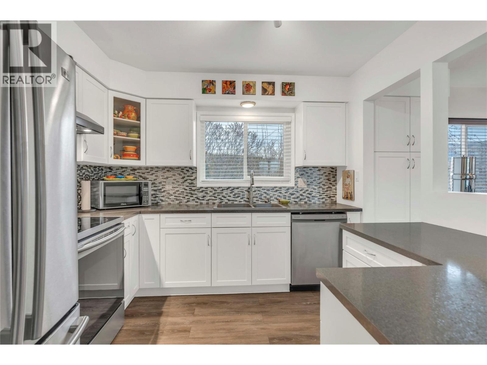 3 Dogwood Place Property Photo 5