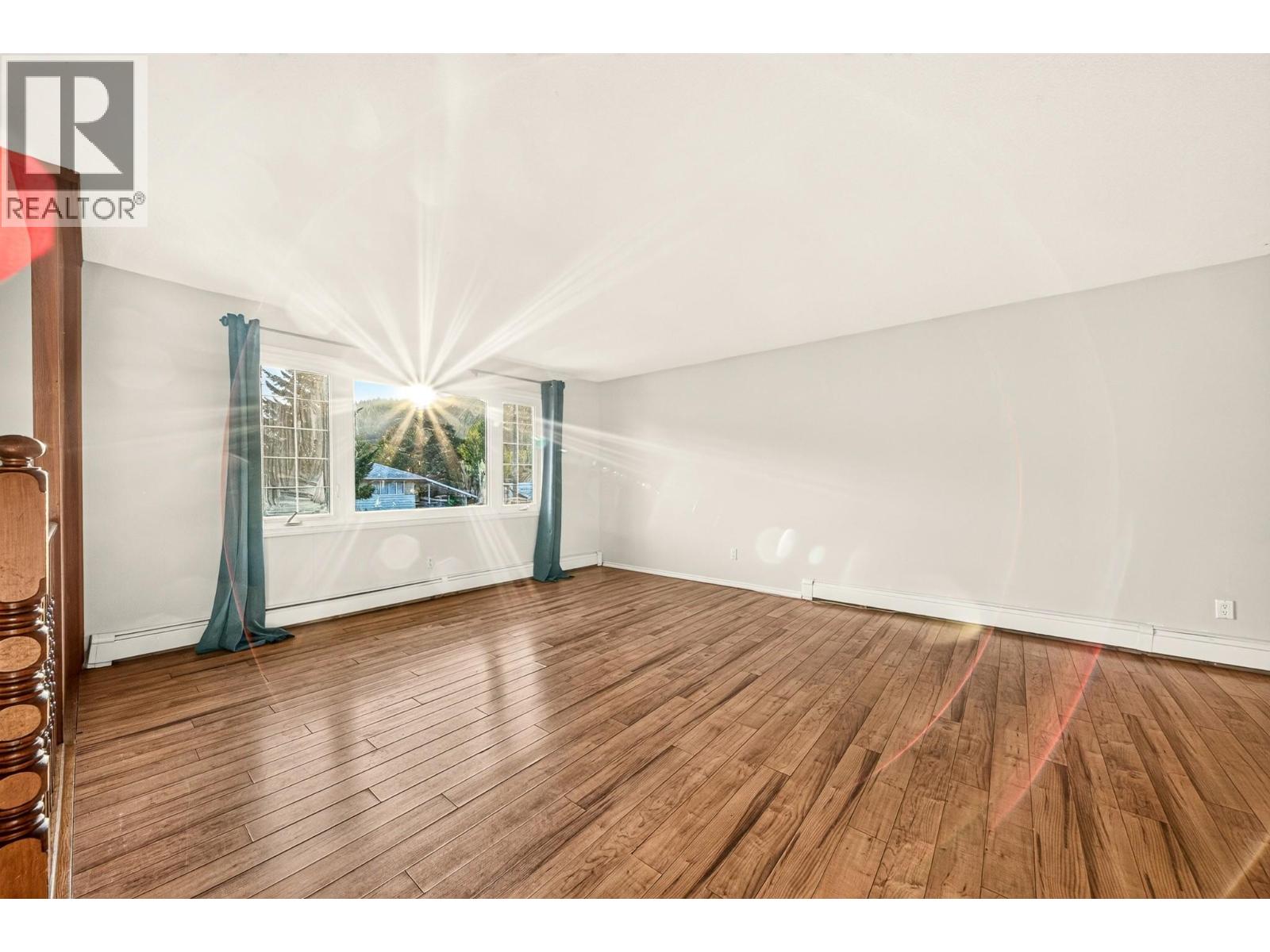407 Maple Street Property Photo 3