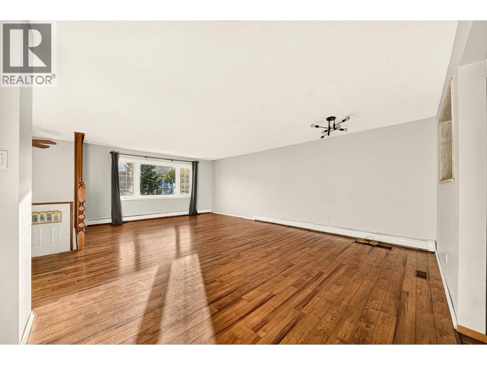 407 Maple Street Property Photo 4