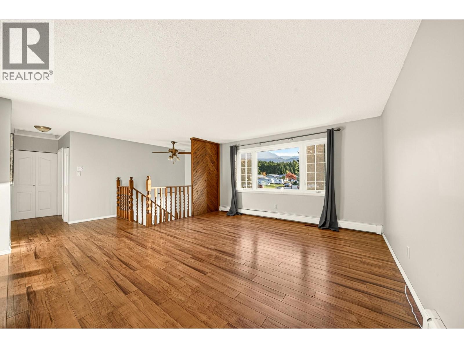 407 Maple Street Property Photo 6