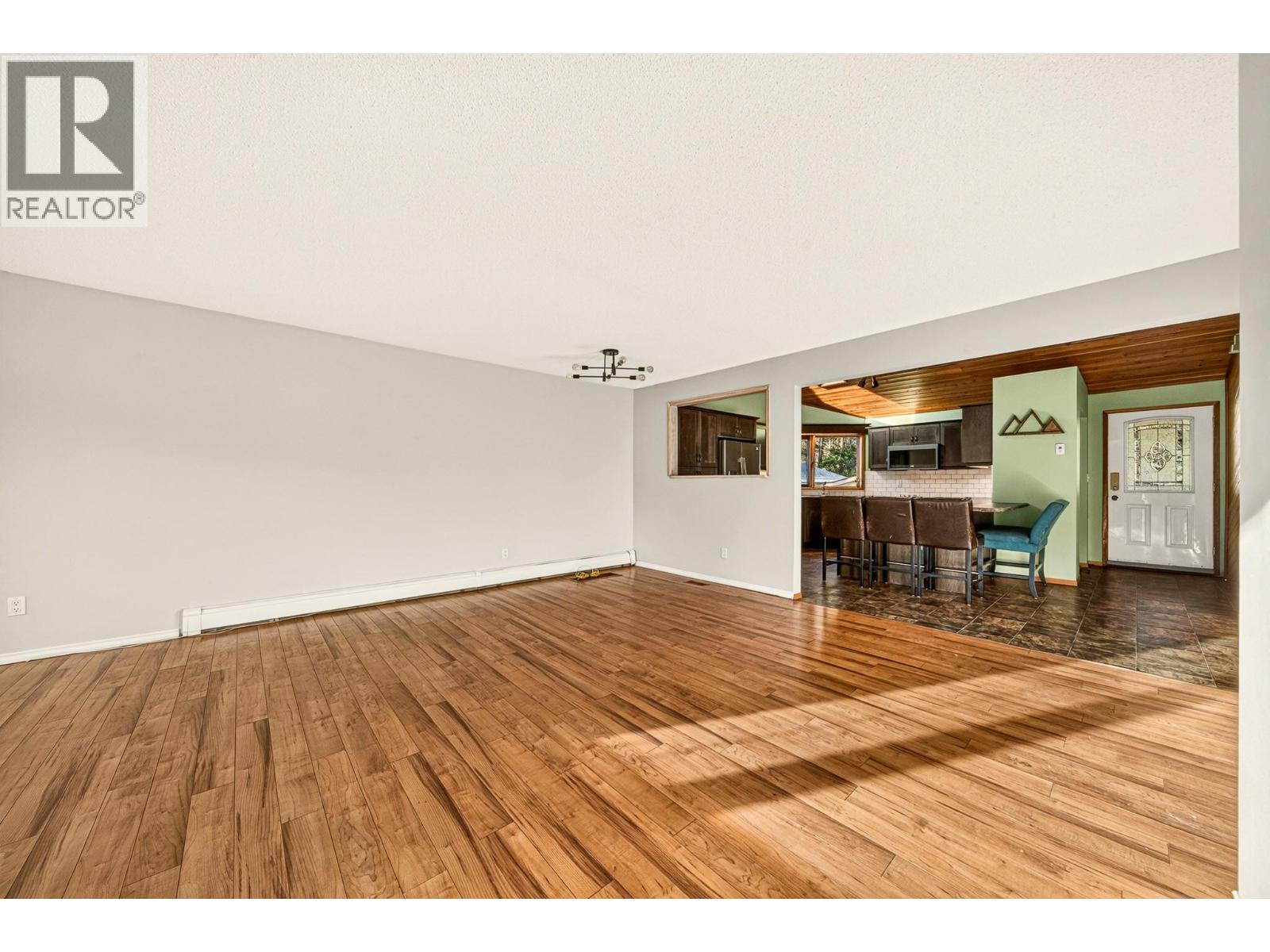 407 Maple Street Property Photo 8