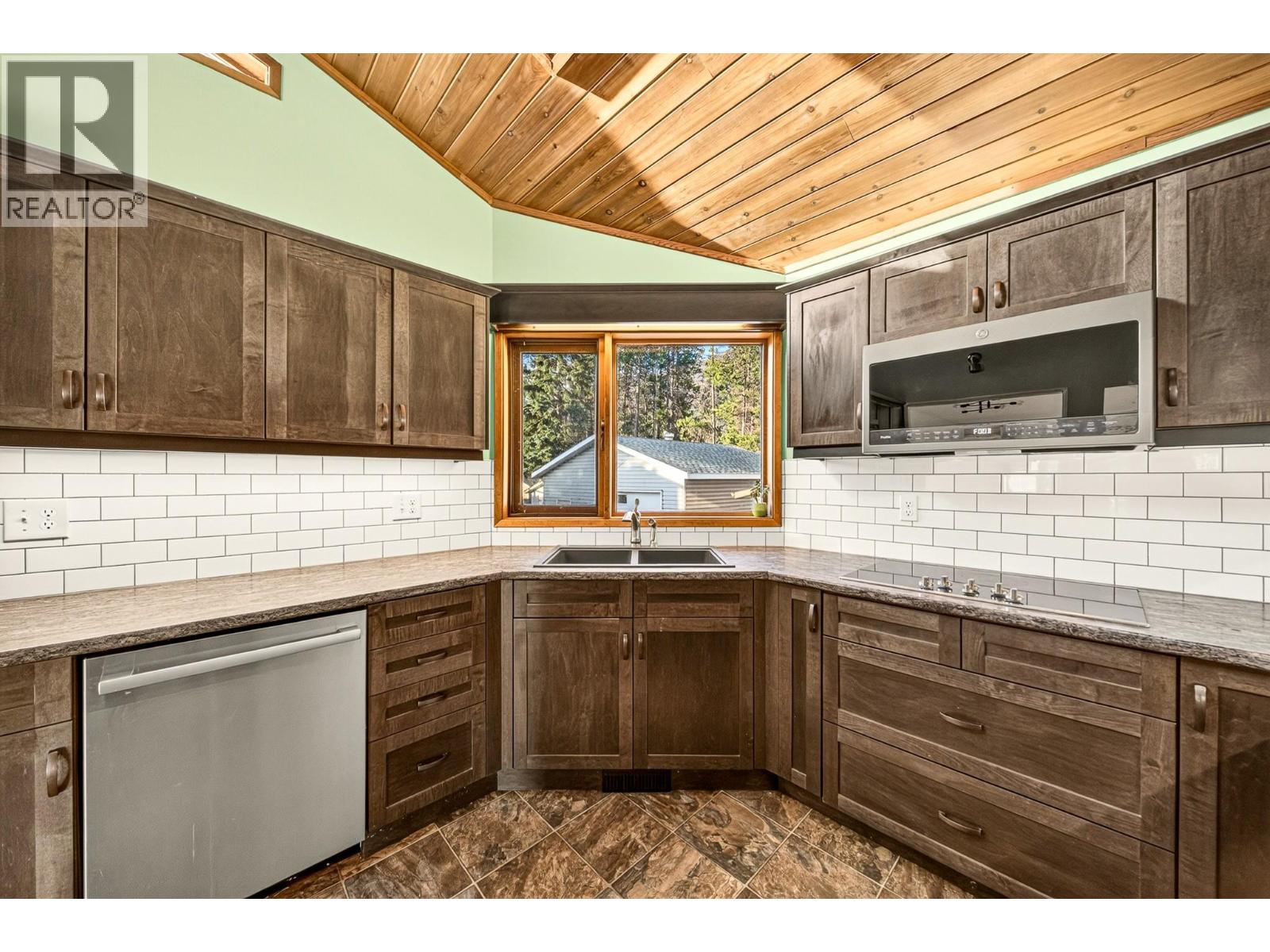 407 Maple Street Property Photo 14