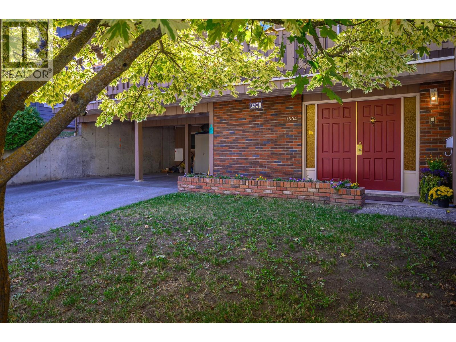 1604 39a Avenue Property Photo 12