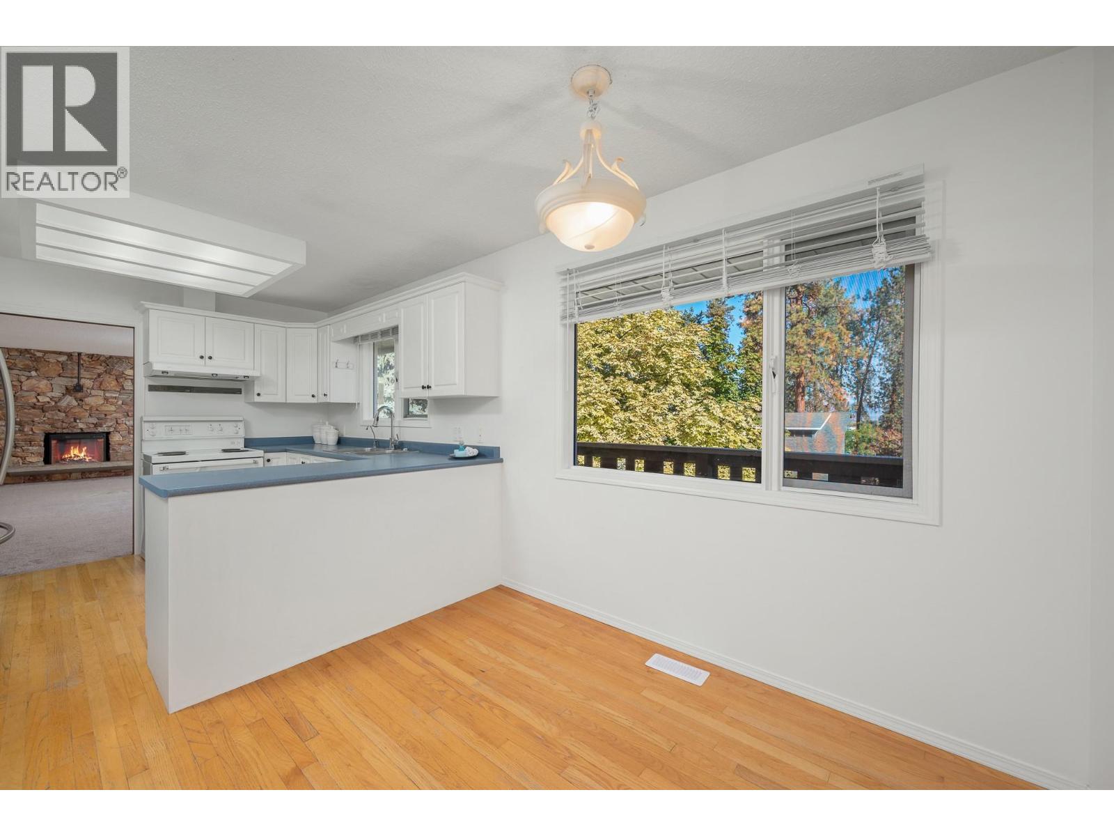 1604 39a Avenue Property Photo 23