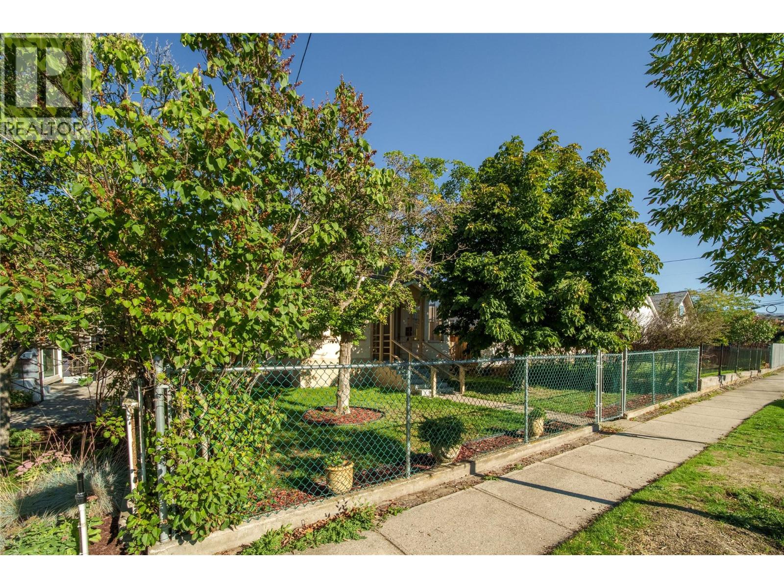574 Van Horne Street Property Photo 3