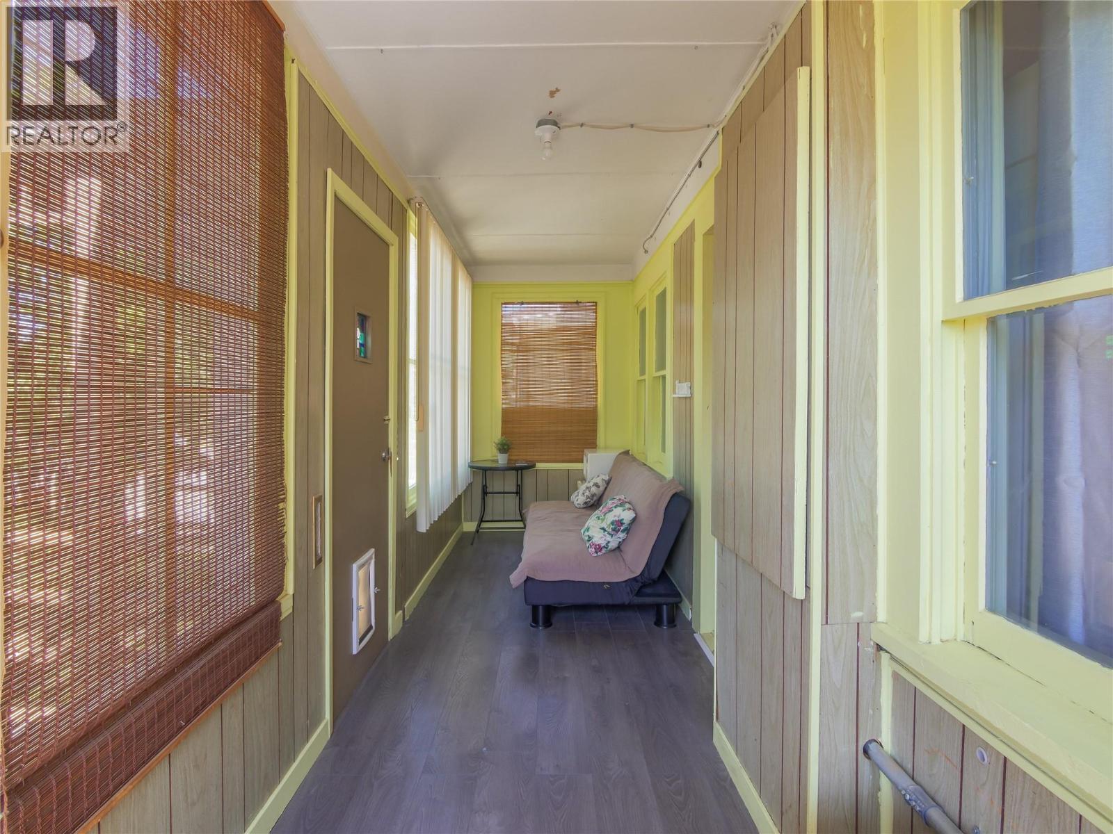 574 Van Horne Street Property Photo 6