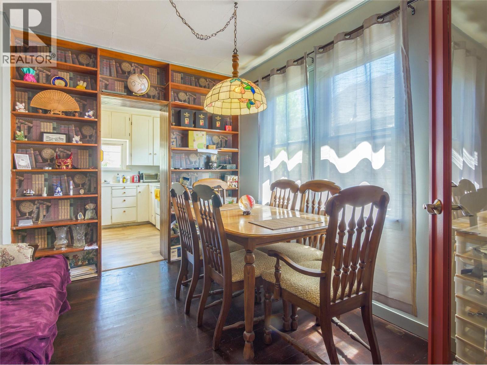 574 Van Horne Street Property Photo 12
