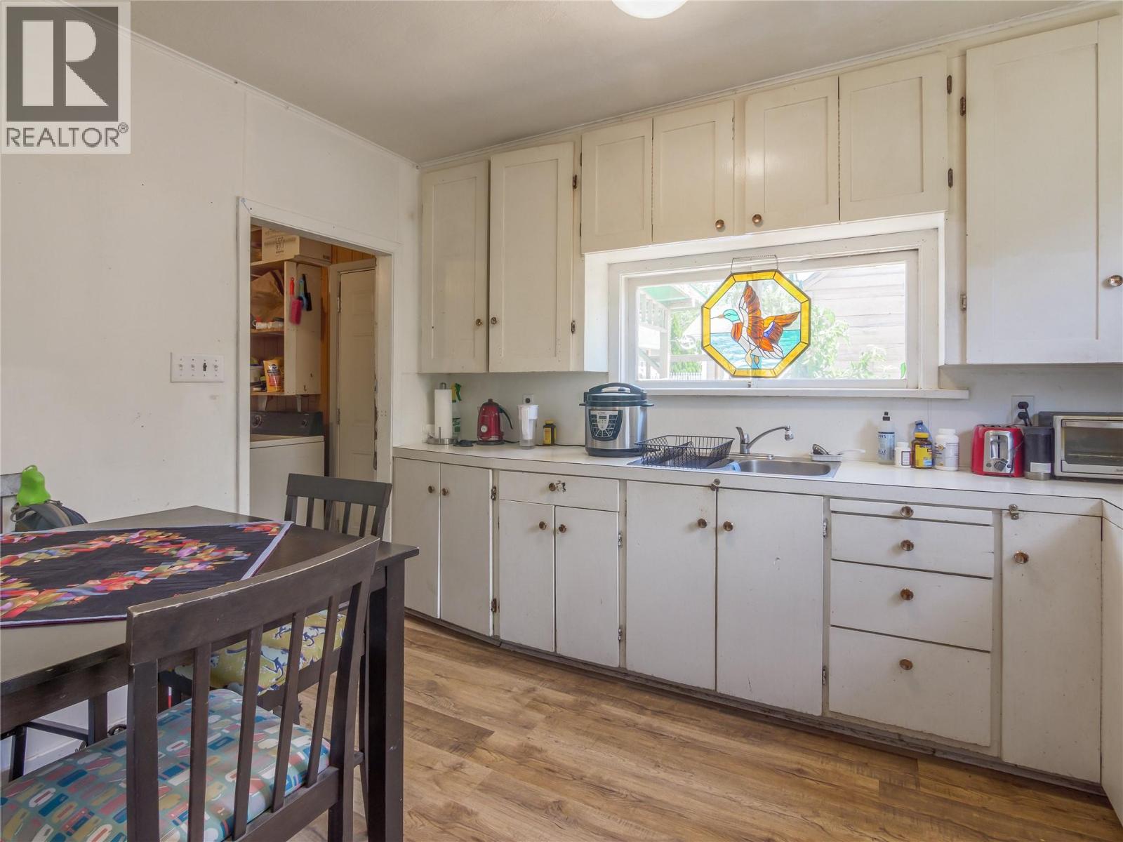 574 Van Horne Street Property Photo 14