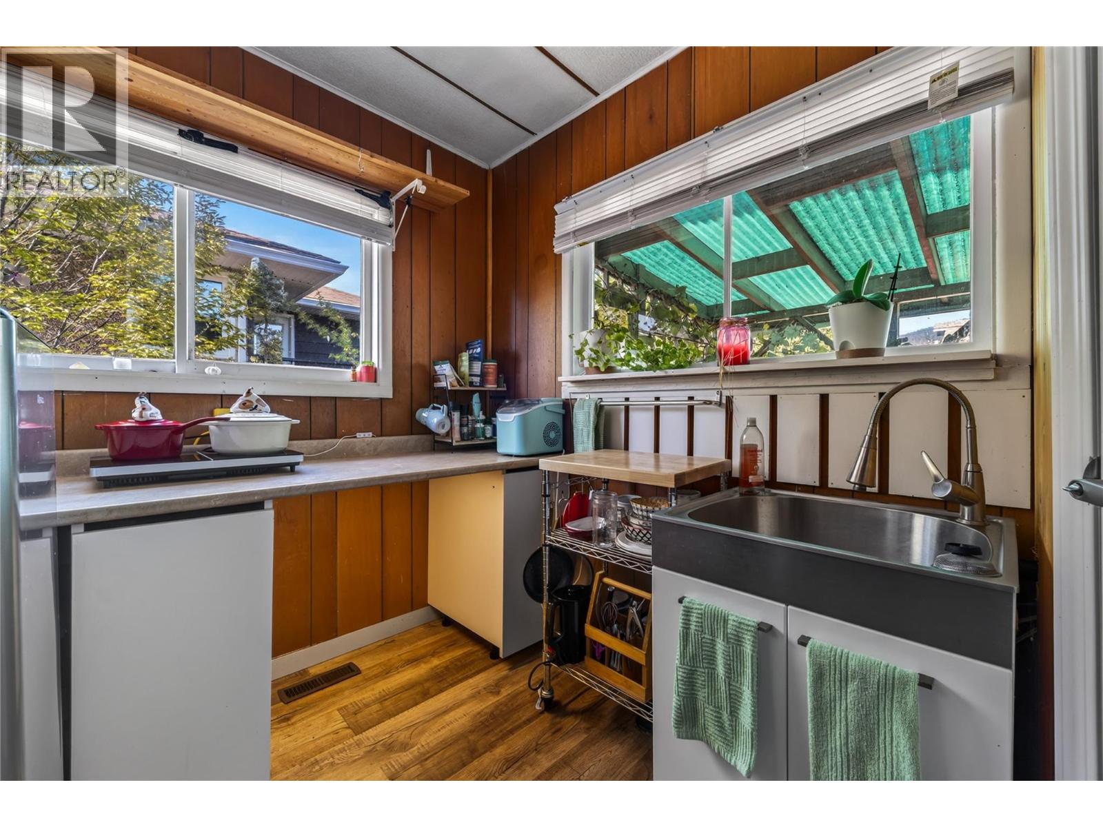 574 Van Horne Street Property Photo 25