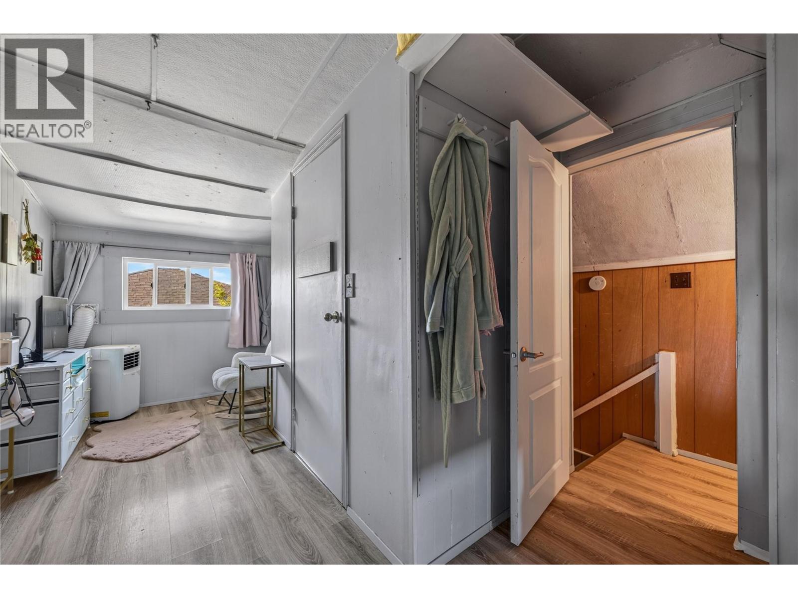 574 Van Horne Street Property Photo 27