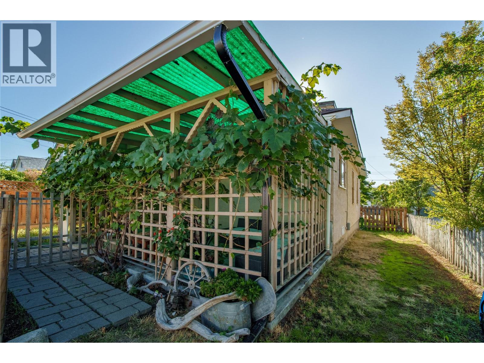 574 Van Horne Street Property Photo 36