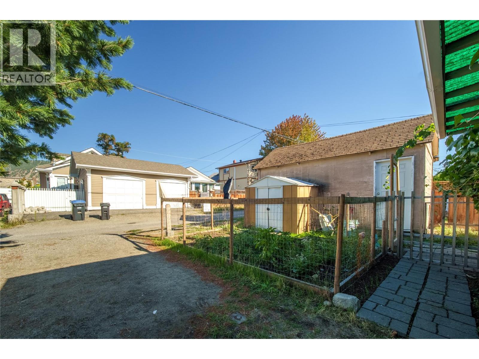574 Van Horne Street Property Photo 38