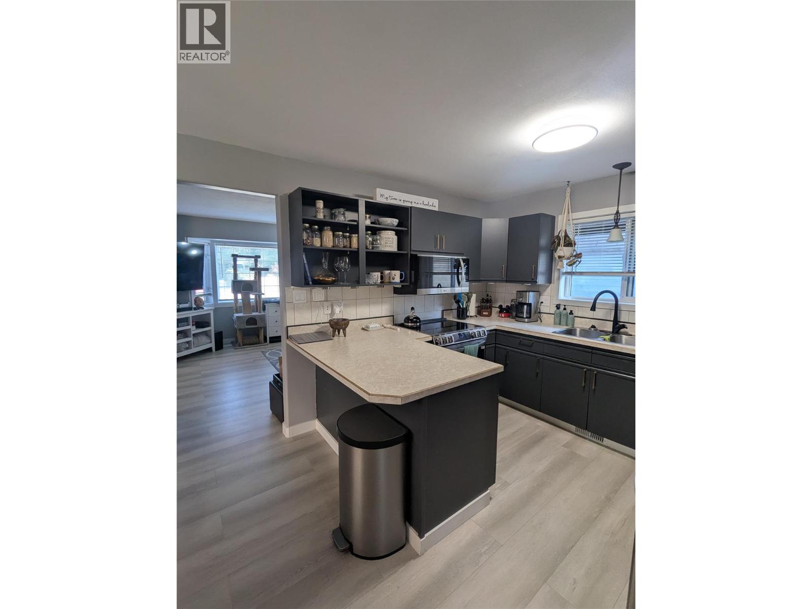 1018 Hillside Avenue Property Photo 6