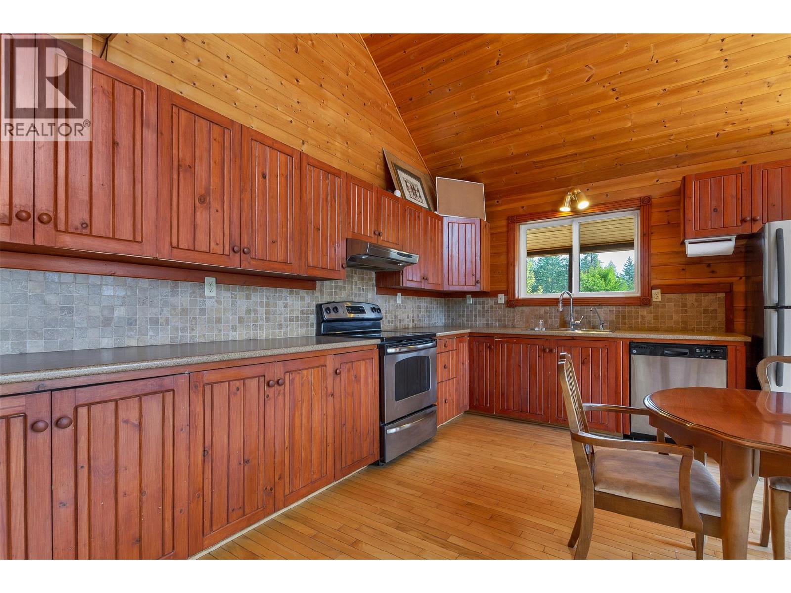 27 Pine Road Property Photo 12