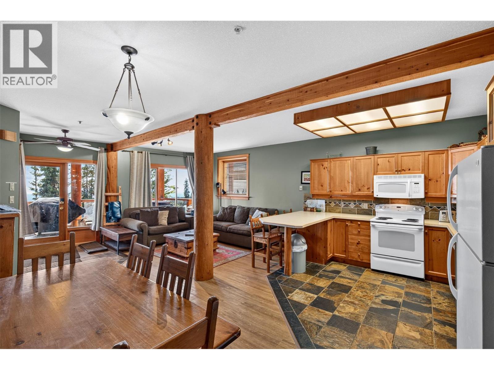 5873 Snow Pines Crescent Unit# A Property Photo 8