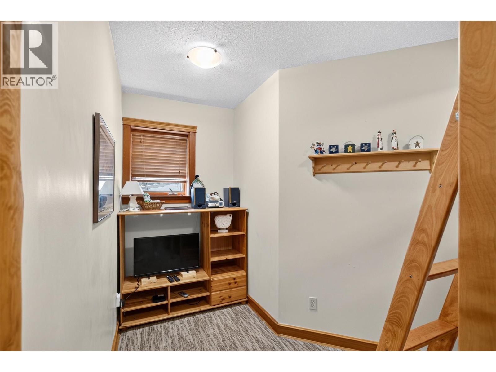 5873 Snow Pines Crescent Unit# A Property Photo 9