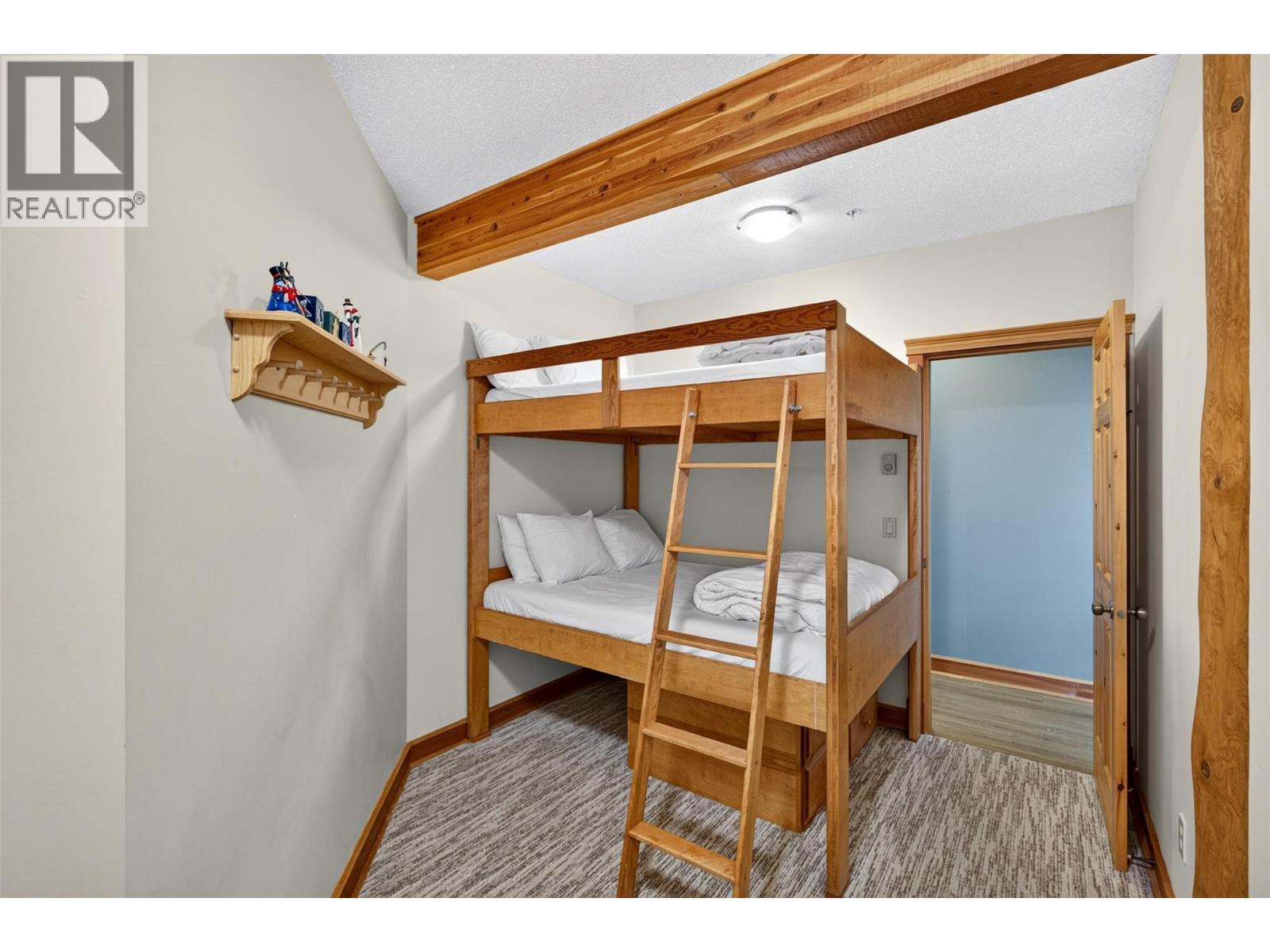 5873 Snow Pines Crescent Unit# A Property Photo 10