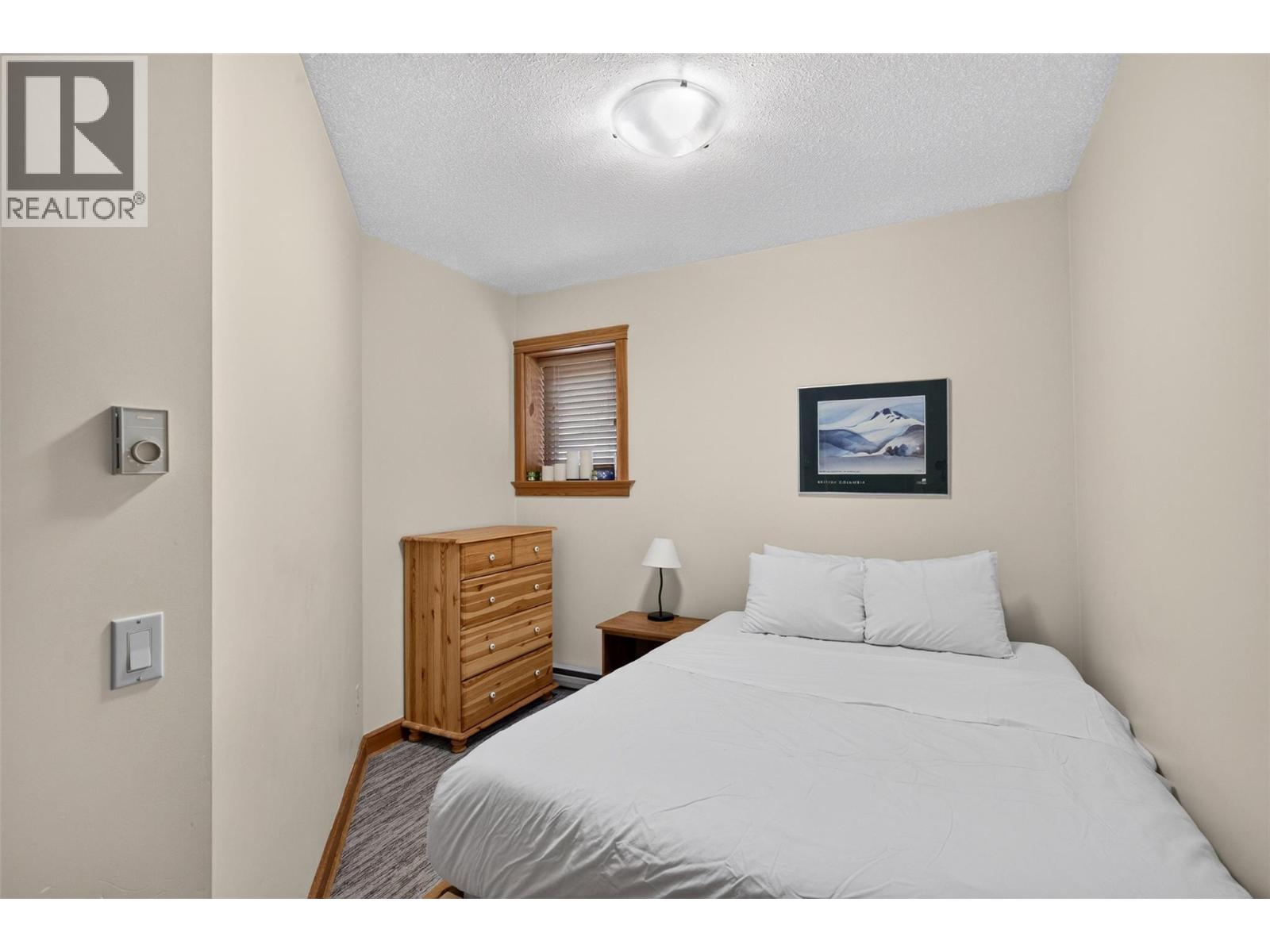 5873 Snow Pines Crescent Unit# A Property Photo 11