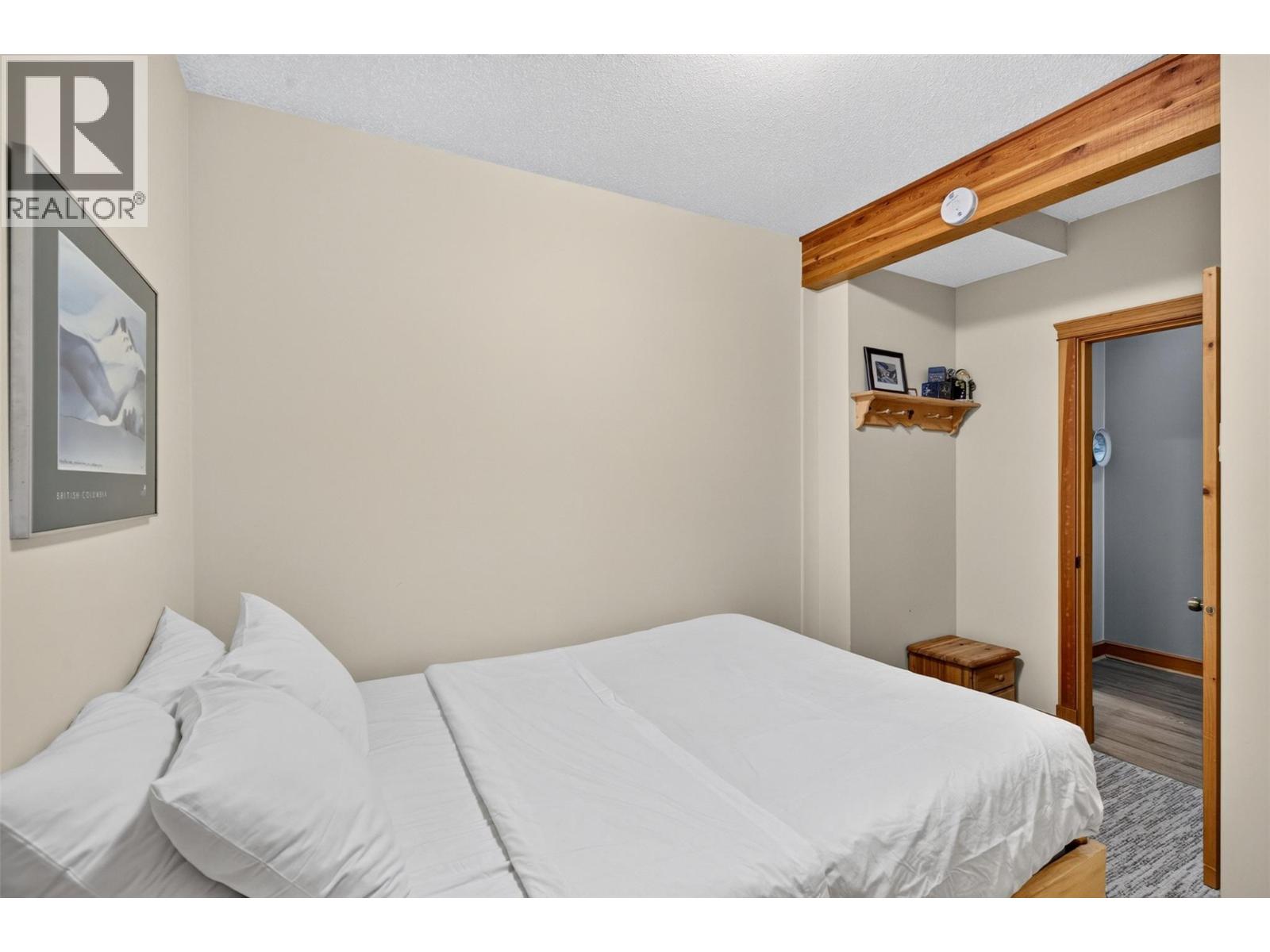 5873 Snow Pines Crescent Unit# A Property Photo 12