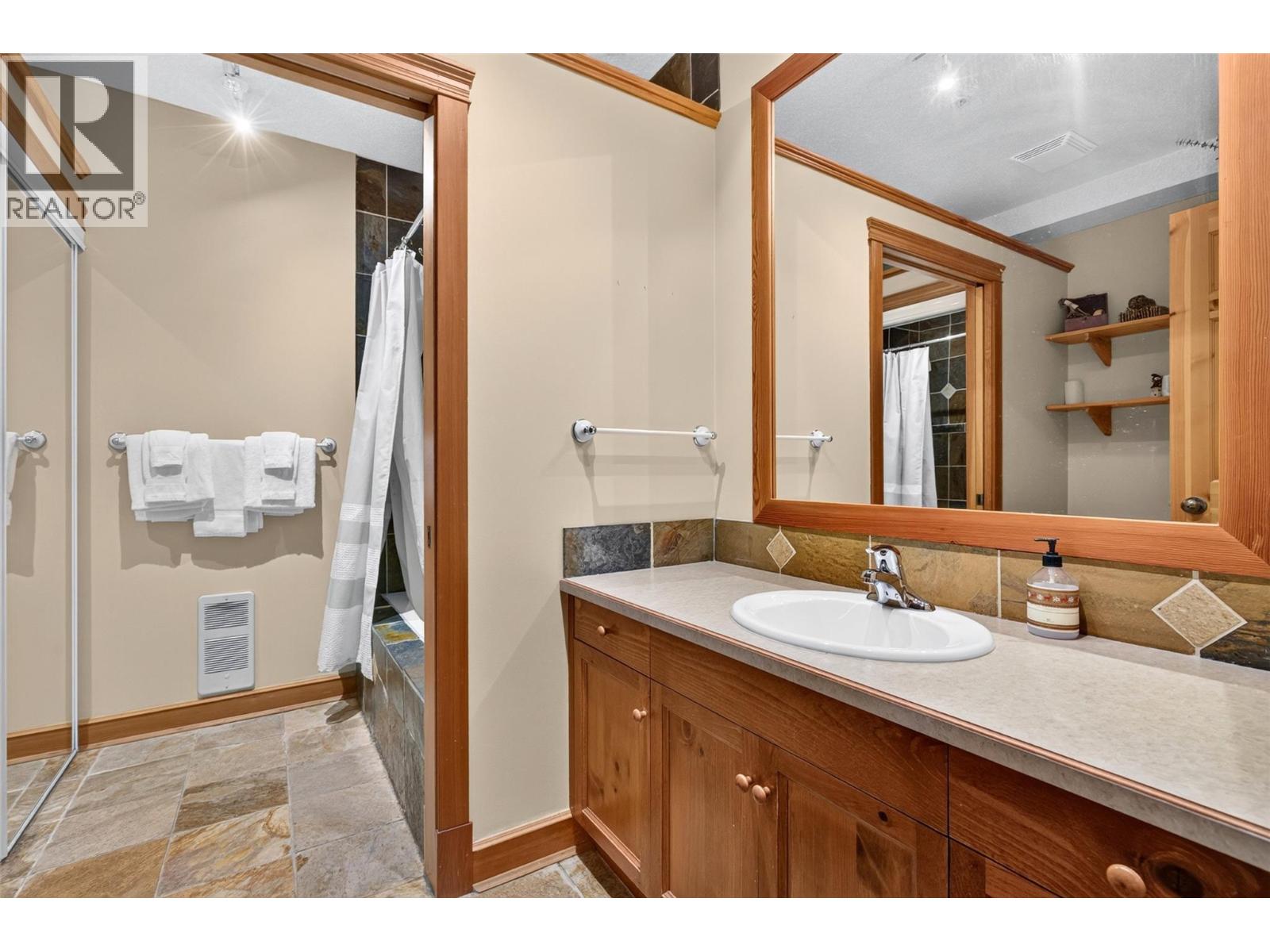 5873 Snow Pines Crescent Unit# A Property Photo 13