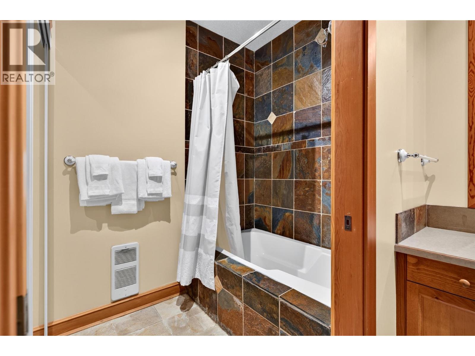 5873 Snow Pines Crescent Unit# A Property Photo 14