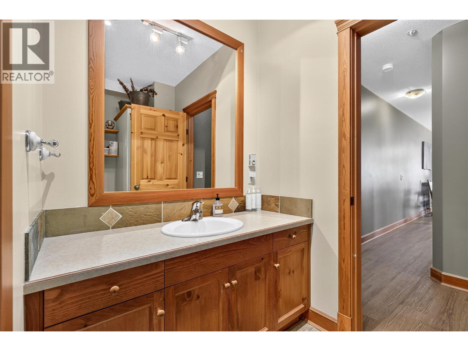 5873 Snow Pines Crescent Unit# A Property Photo 15