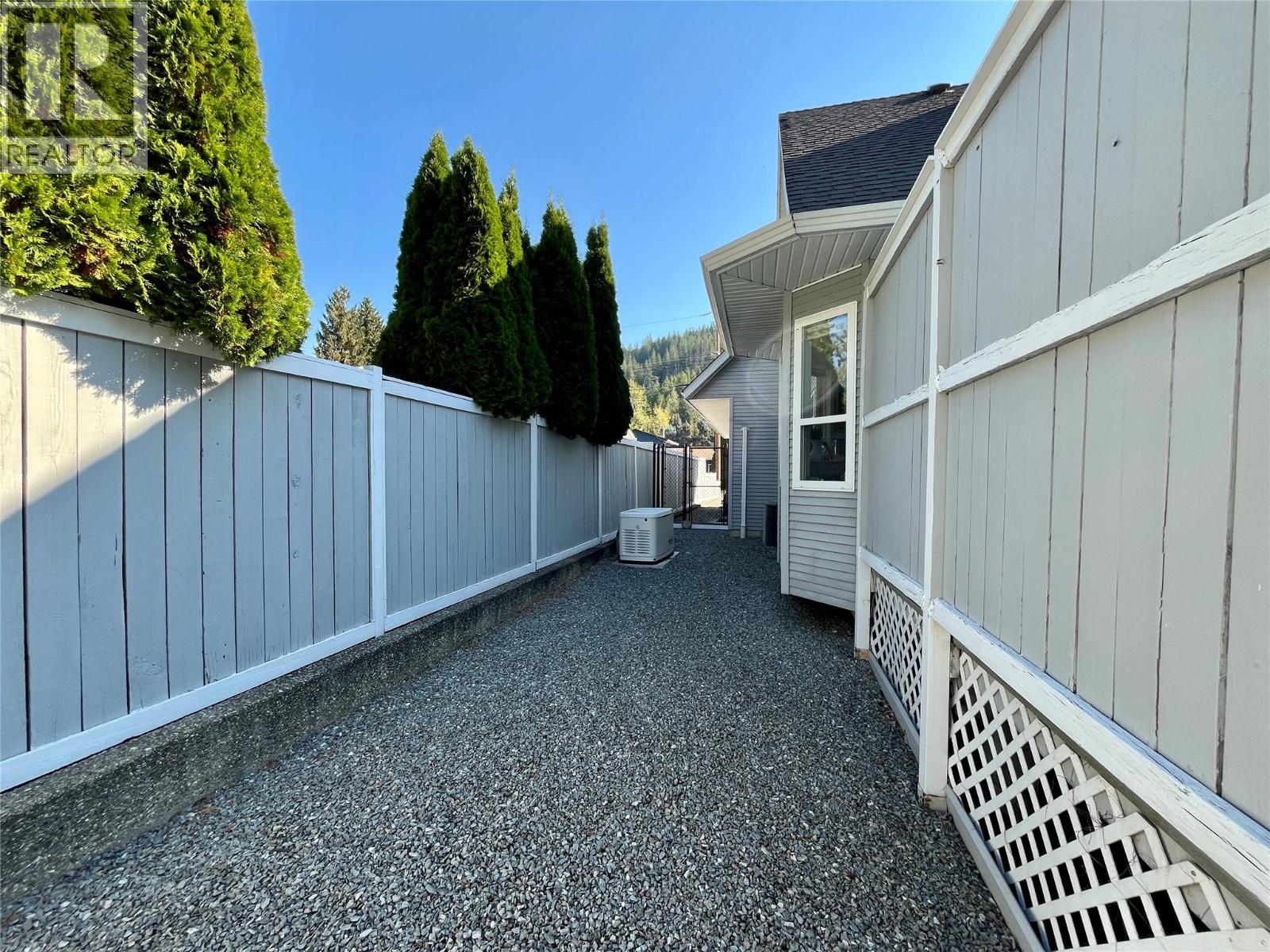 358 Oak Avenue Property Photo 8