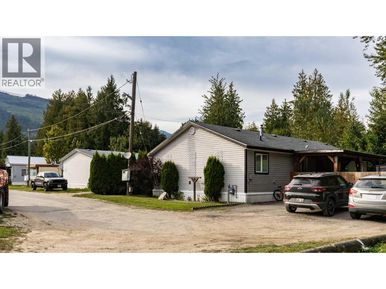 978 Lundell Road Property Photo 3