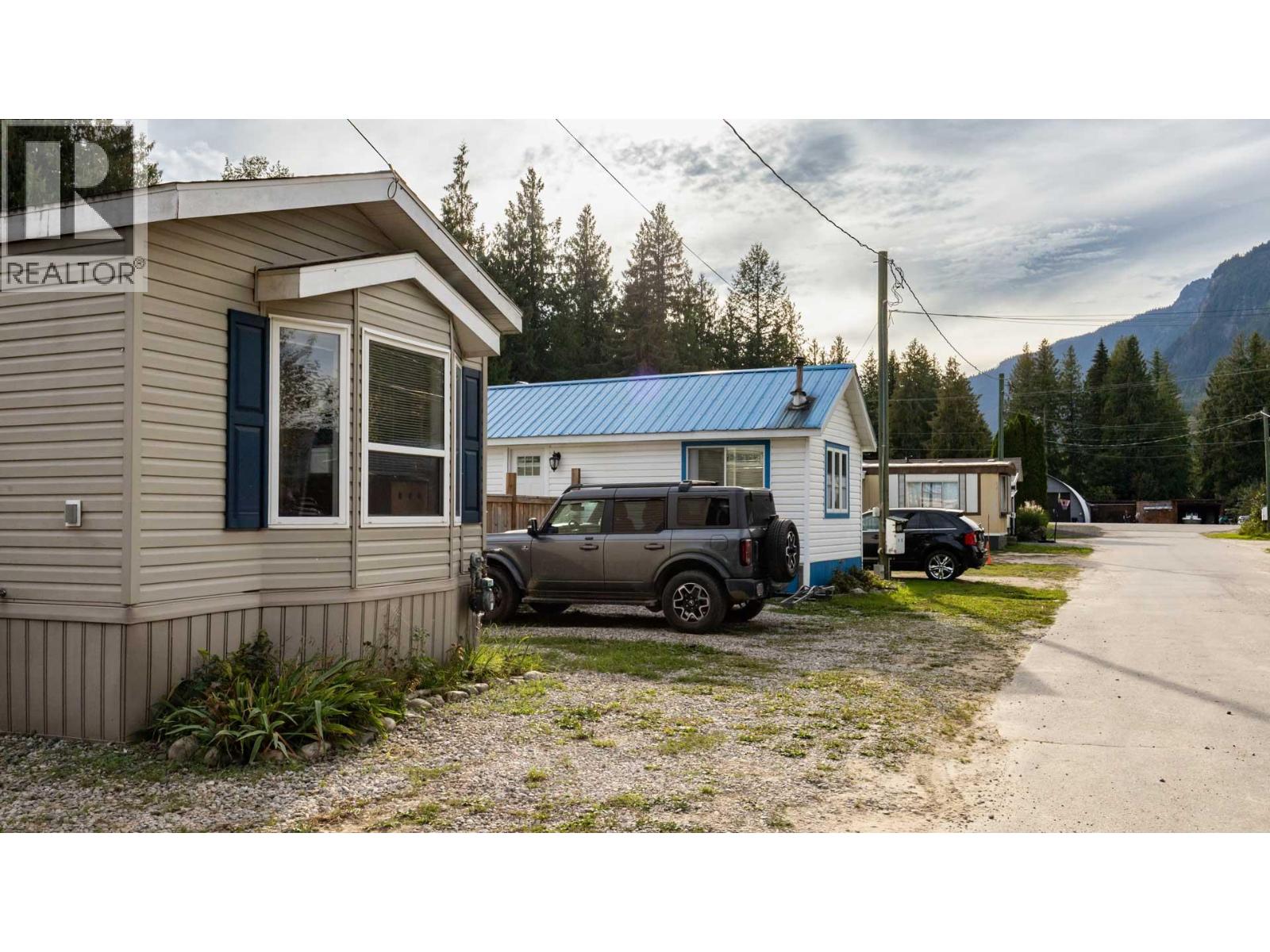 978 Lundell Road Property Photo 4