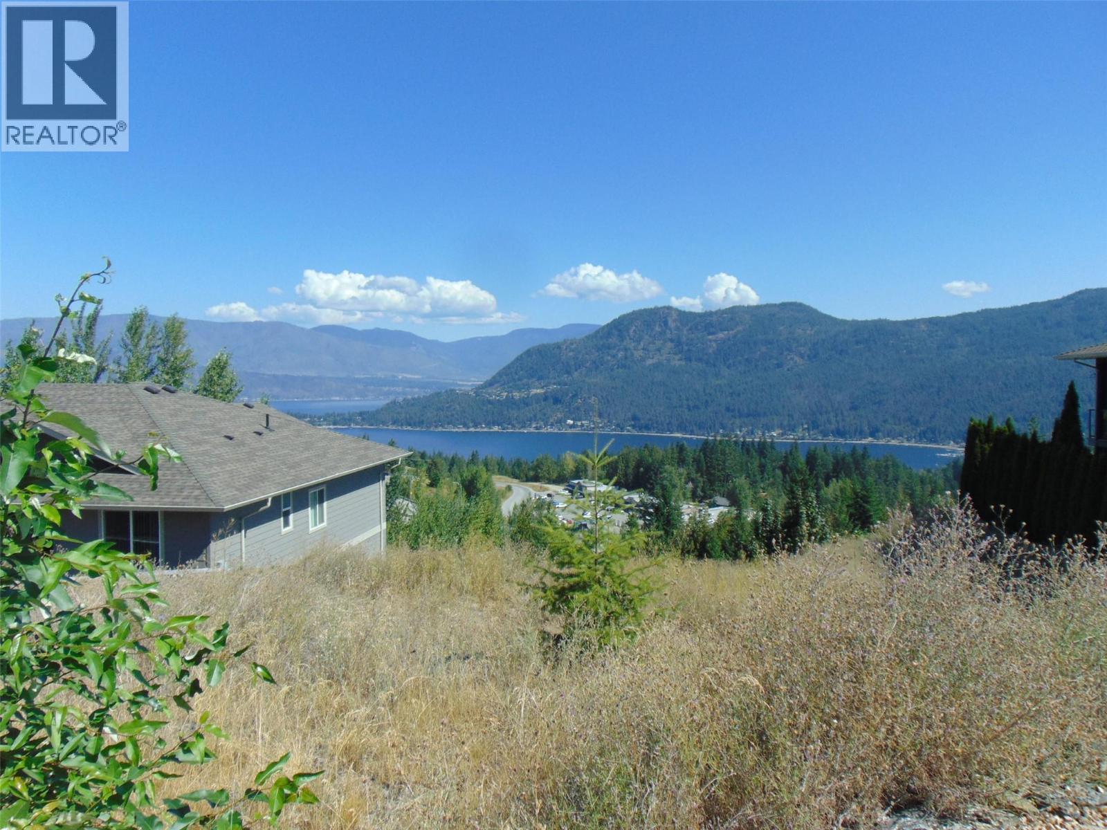 2624 Highlands Drive Property Photo 5