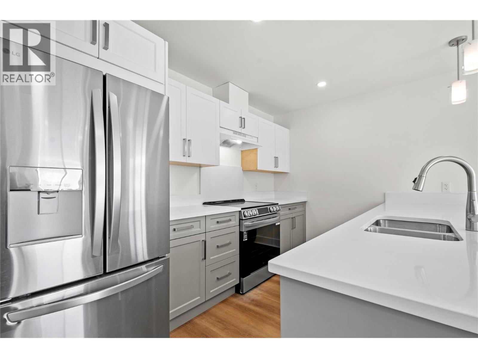 578 Lakeshore Drive Unit# 203 Property Photo 11