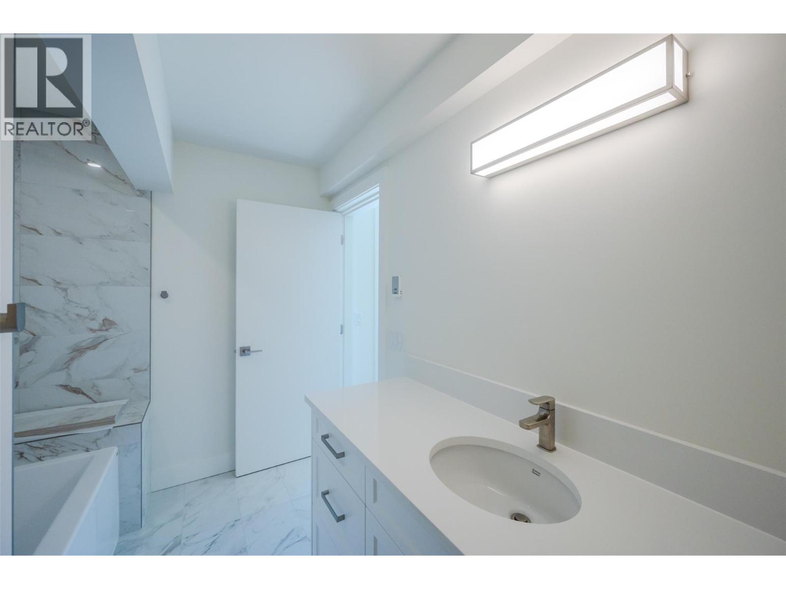 578 Lakeshore Drive Unit# 203 Property Photo 15